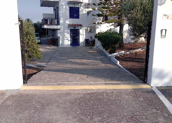 The Captain אלפוניסוס