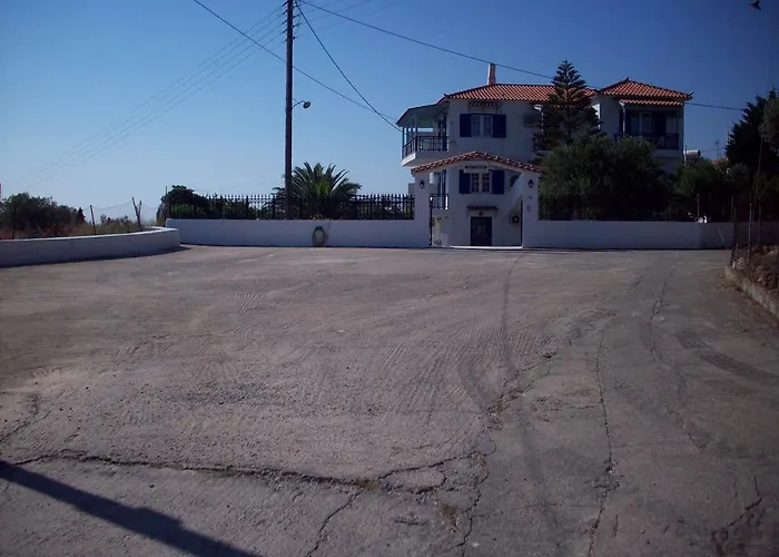 בית הארחה The Captain 3*