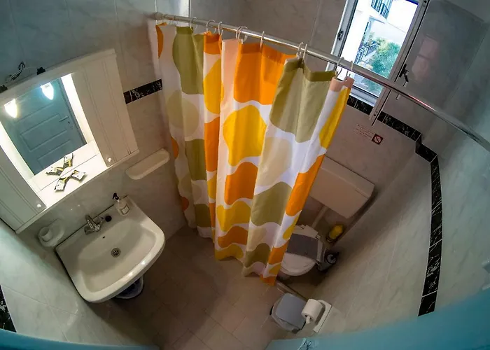 The Captain בית הארחה